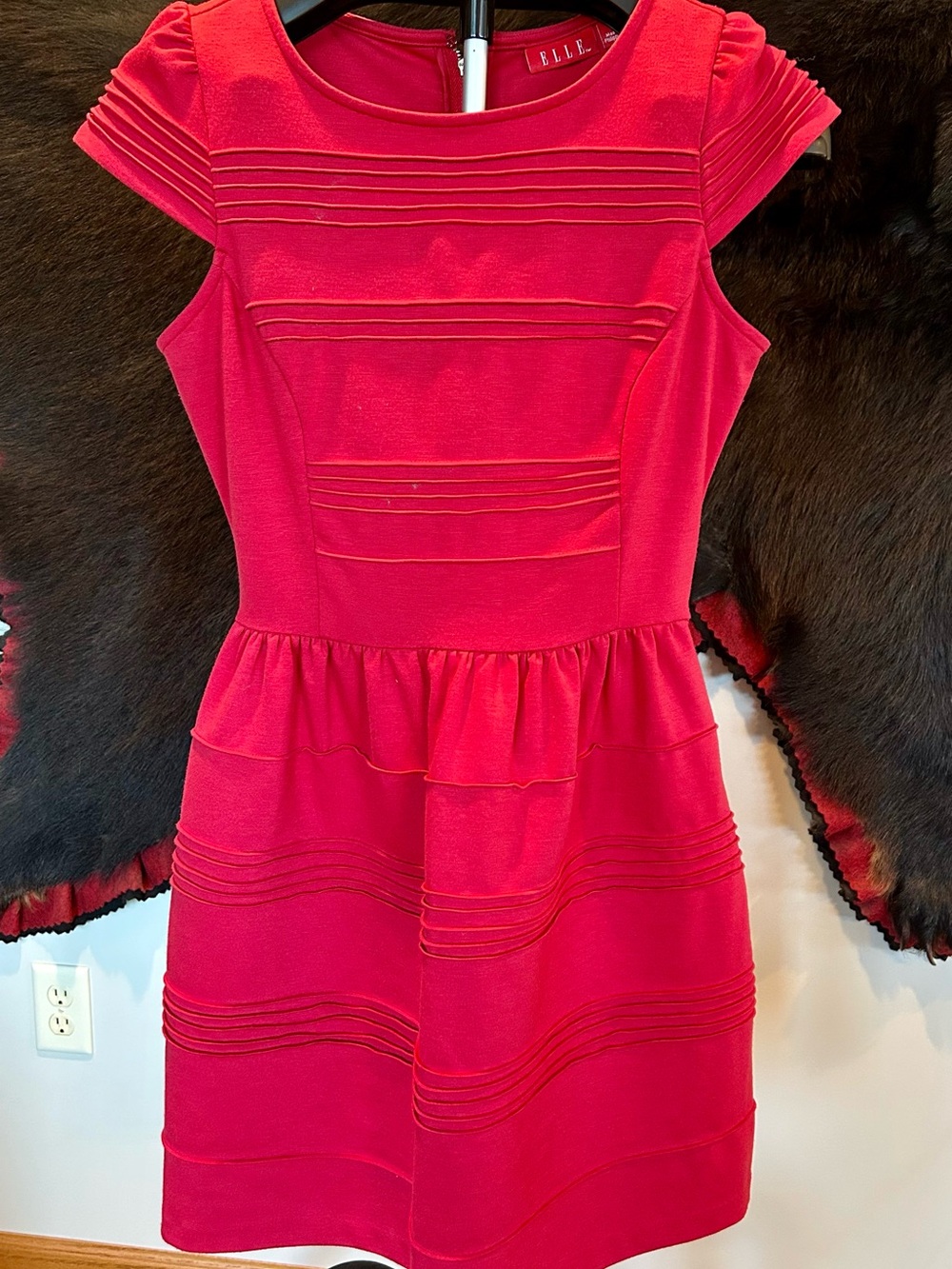 Elle Women's Soft Red Pleated Fit-and-Flare Dress. Sz 4